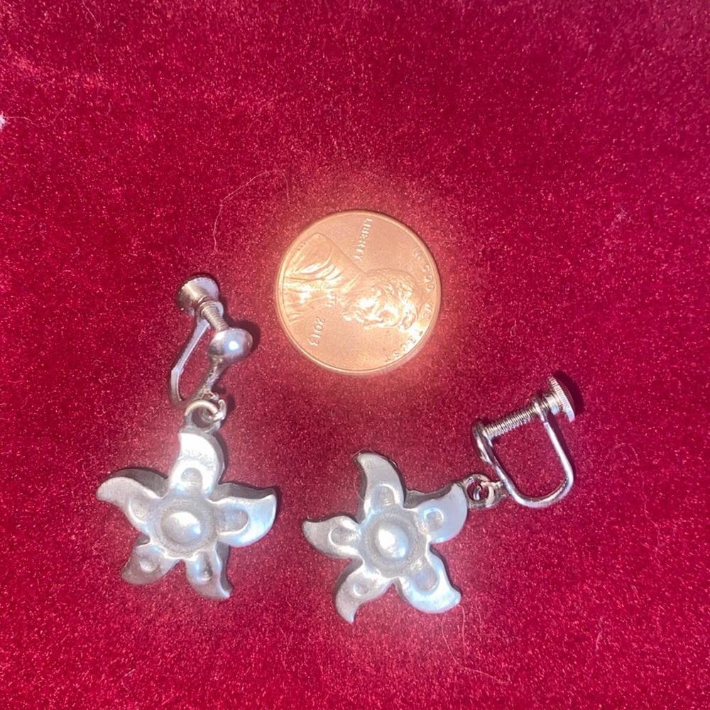 Silver SunStar twist on earrings